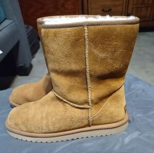 KoolaBurra UGG Tan Suede Boots With Cream Colored Wool Lining/Women Size 9
